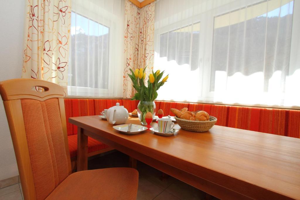 Adlerhof Apartment Sankt Leonhard im Pitztal Ruang foto